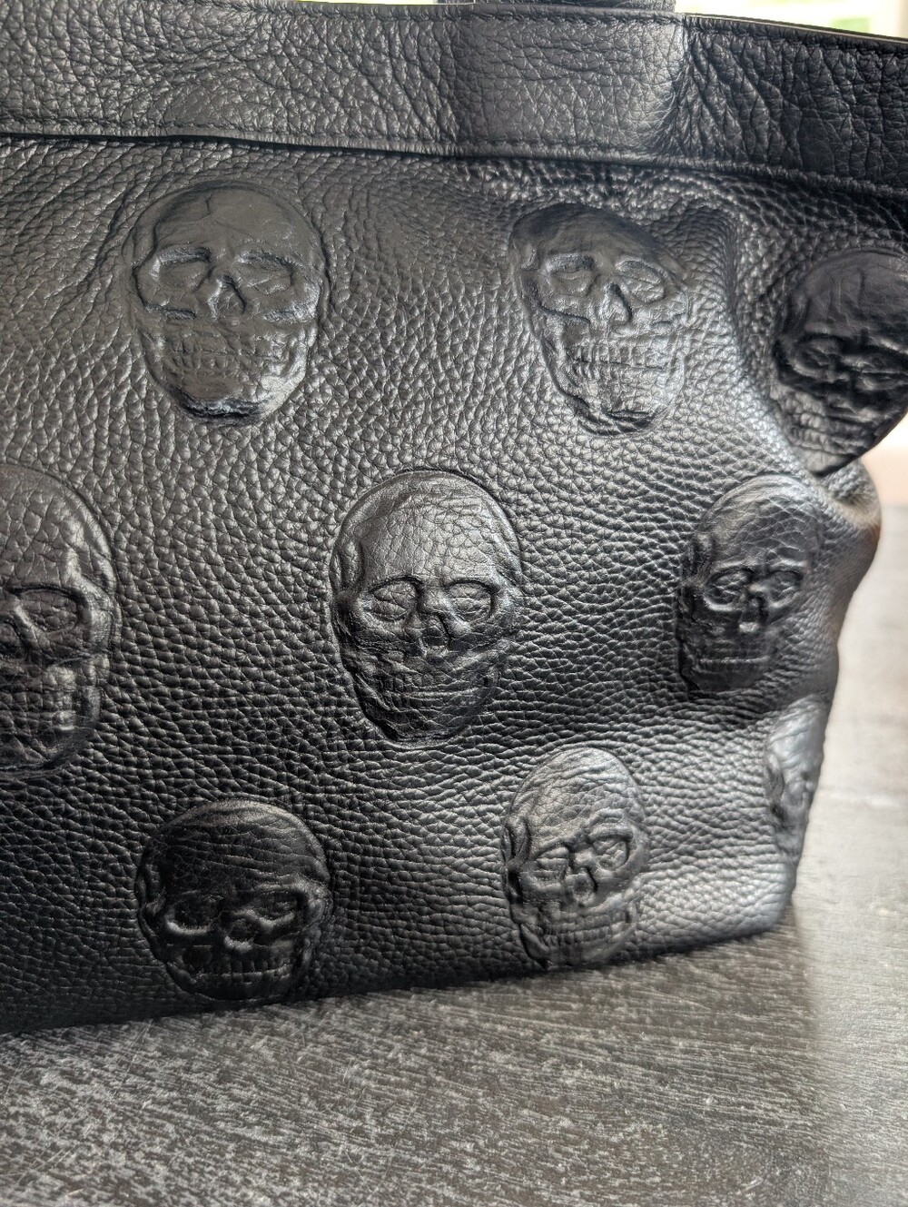 Large black leather 3D Skull Embossed Tote by IO PELLE - Picture 4 of 12